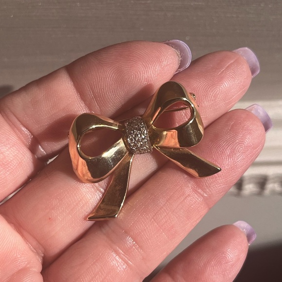 Gold Bow Brooch - Picture 1 of 4